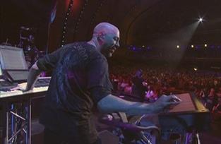 Jordan Rudess with multiple 'keyboards'
